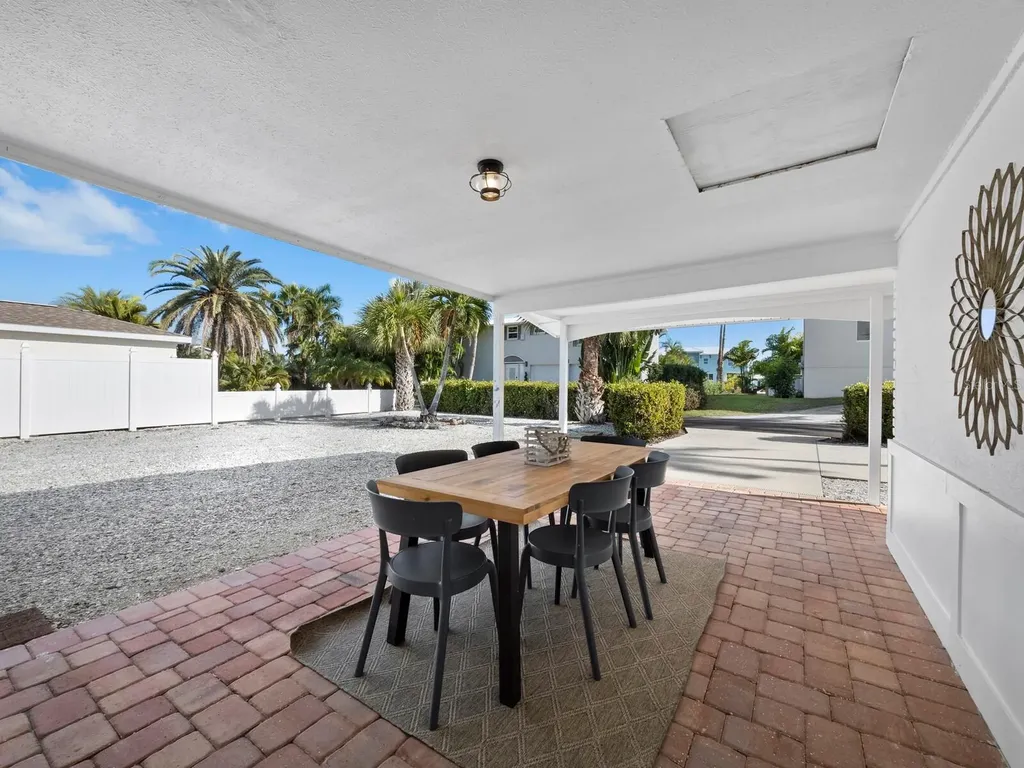 691 Tarawitt Drive Longboat Key FL 34228