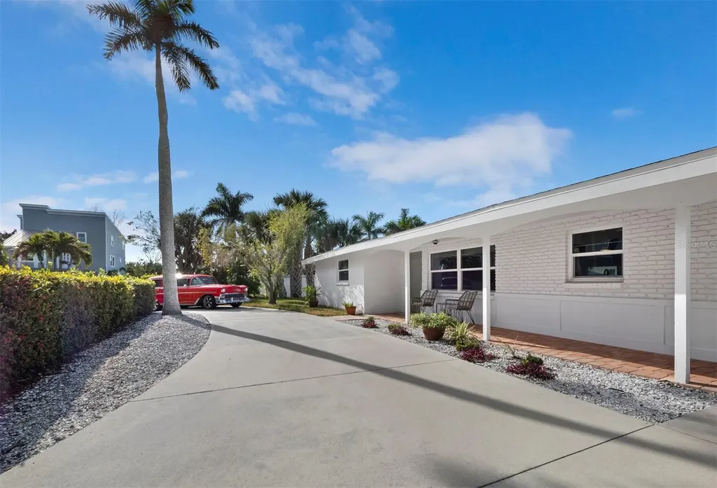 691 Tarawitt Drive Longboat Key FL 34228