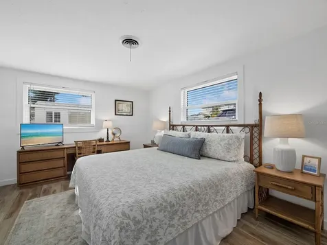 691 Tarawitt Drive Longboat Key FL 34228