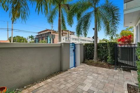 262 8th Street N St Petersburg FL 33701