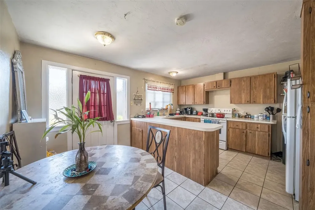 708 N Saint Clair Abrams Avenue Tavares FL 32778
