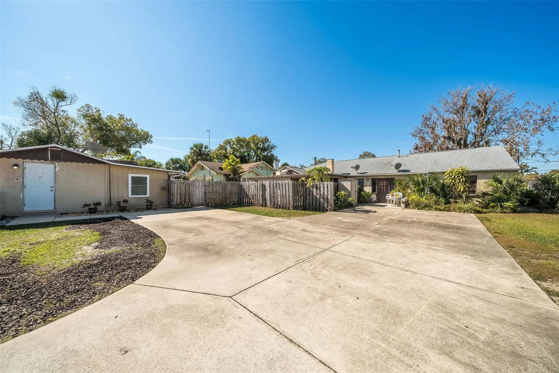 708 N Saint Clair Abrams Avenue Tavares FL 32778