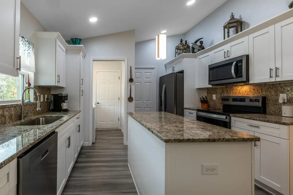 96 Fisher Way Trail Ocklawaha FL 32179