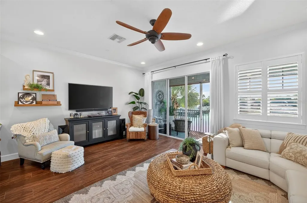 6115 Anchorage Way S St Petersburg FL 33712