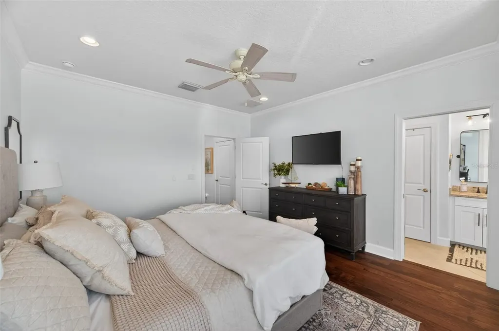 6115 Anchorage Way S St Petersburg FL 33712