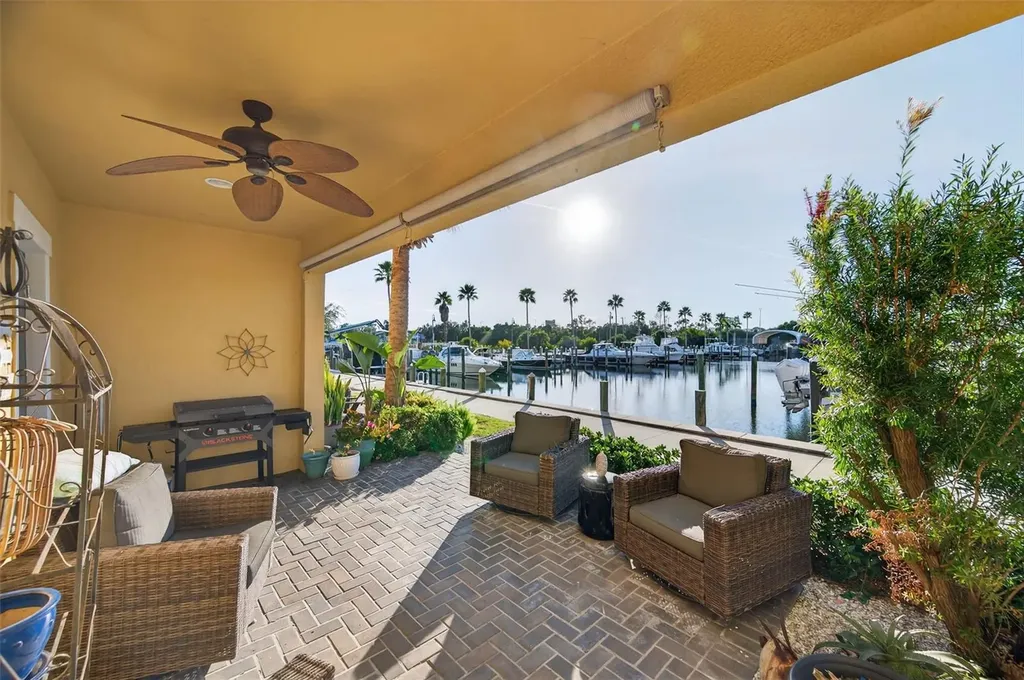 6115 Anchorage Way S St Petersburg FL 33712