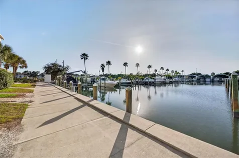 6115 Anchorage Way S St Petersburg FL 33712