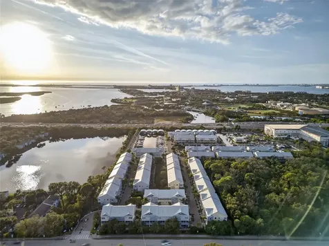 6115 Anchorage Way S St Petersburg FL 33712