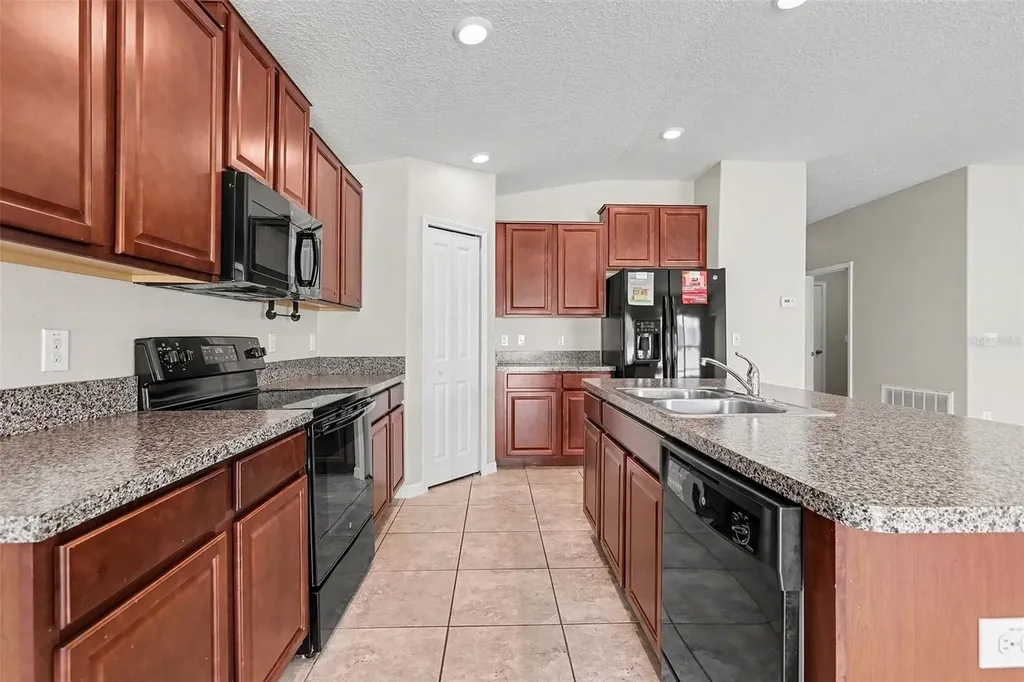 327 Cascade Bend Drive Ruskin FL 33570