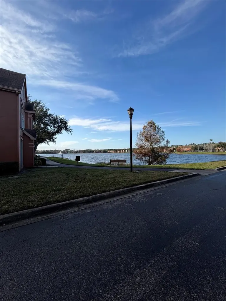9818 Lake Chase Island Way Tampa FL 33626