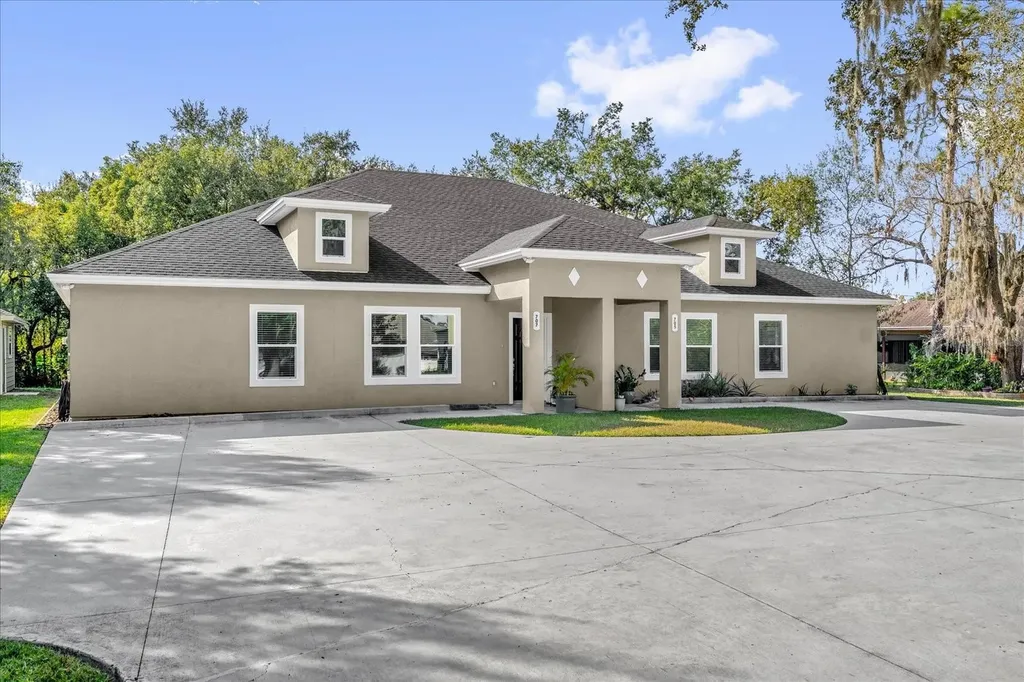 705 Lenox Place Kissimmee FL 34758