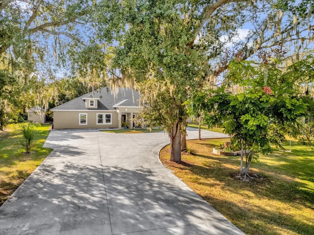 705 Lenox Place Kissimmee FL 34758