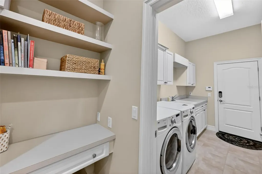404 Partridge Circle Sarasota FL 34236