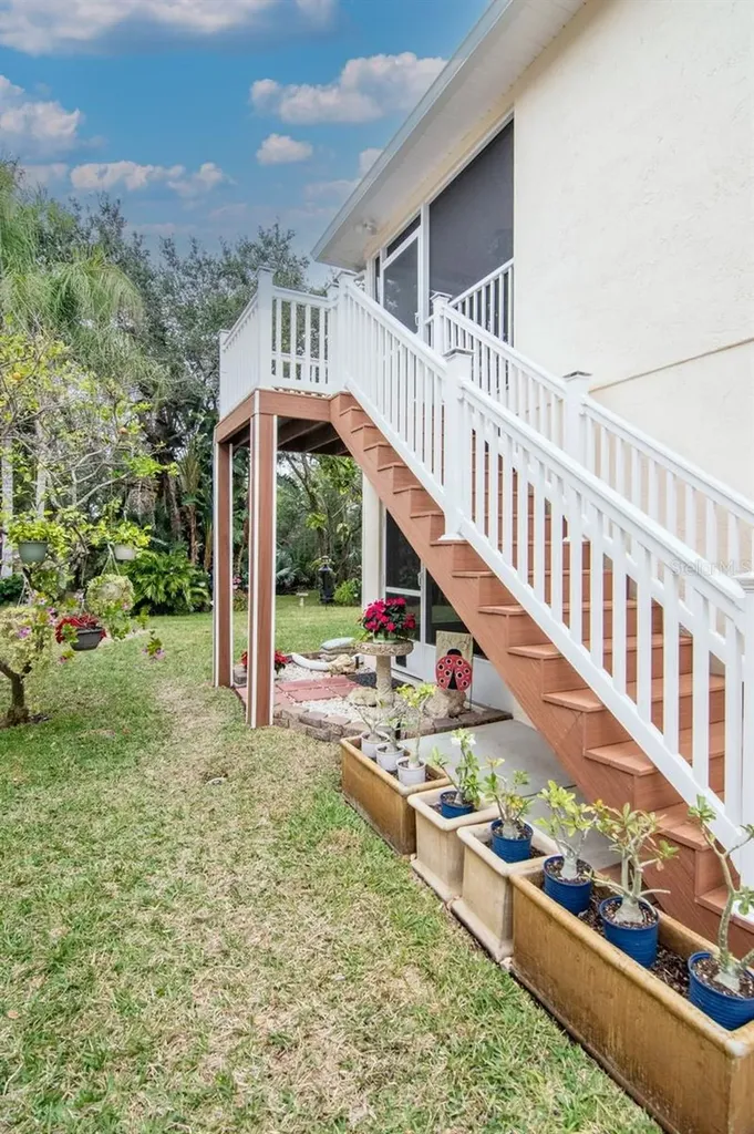 7711 Gulf Way Hudson FL 34667