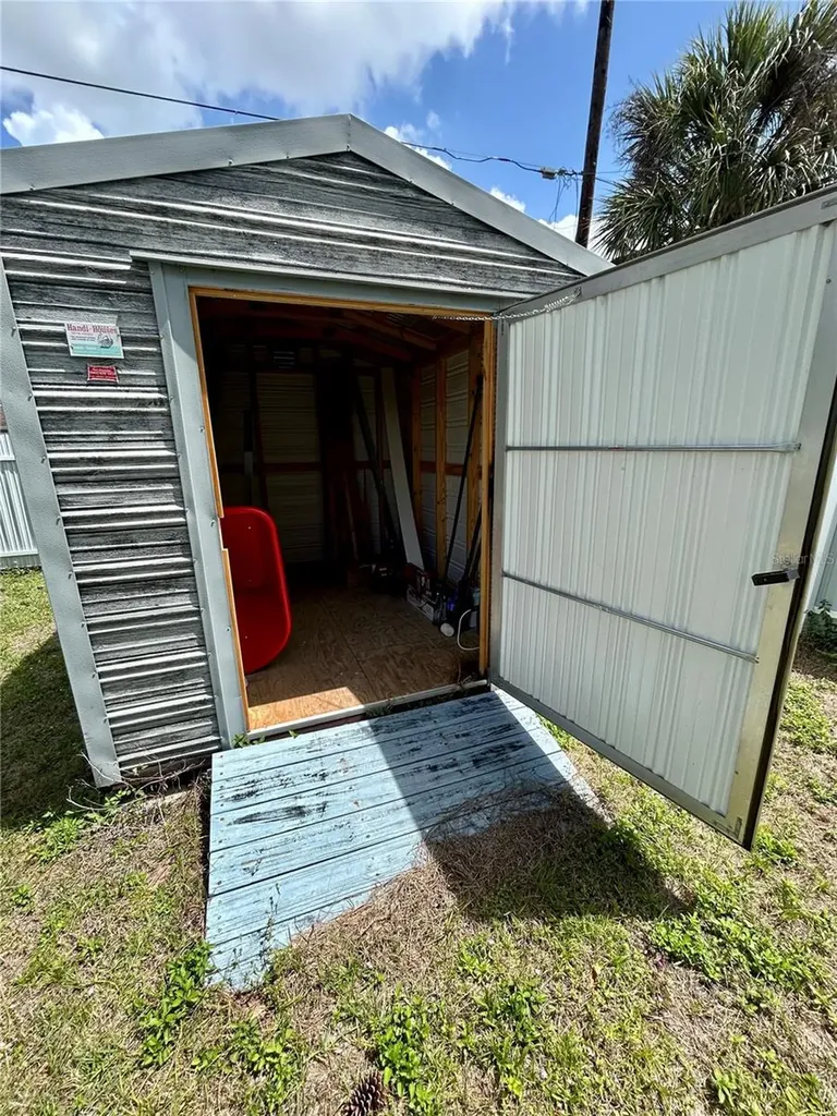 2506 Lakeshore Circle Port Charlotte FL 33952