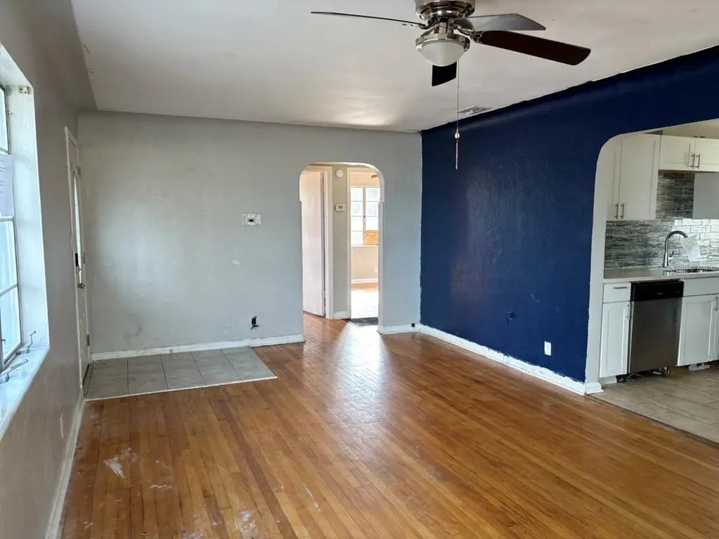 2918 49th Street N St Petersburg FL 33710