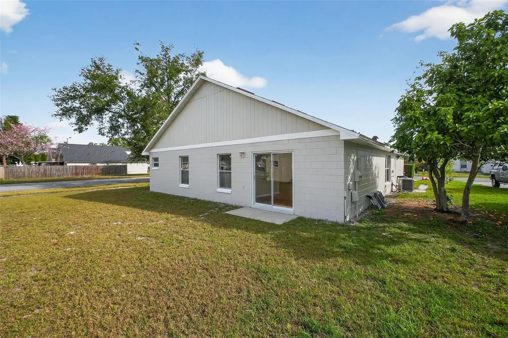 233 S Aberdeen Circle Sanford FL 32773