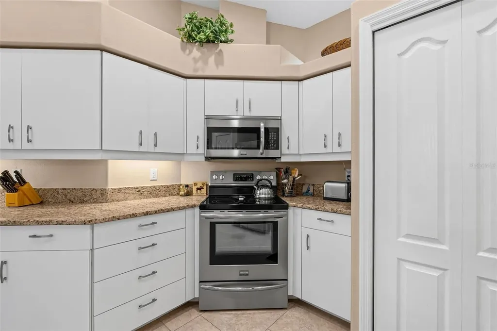 3871 Alamanda Drive Sarasota FL 34238