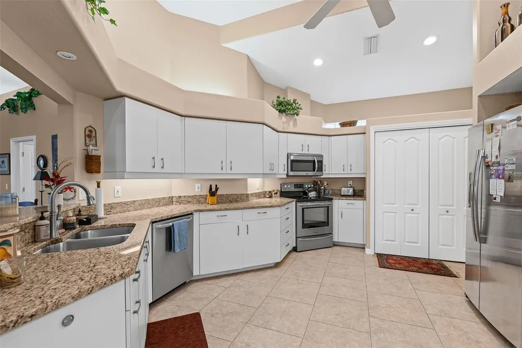 3871 Alamanda Drive Sarasota FL 34238