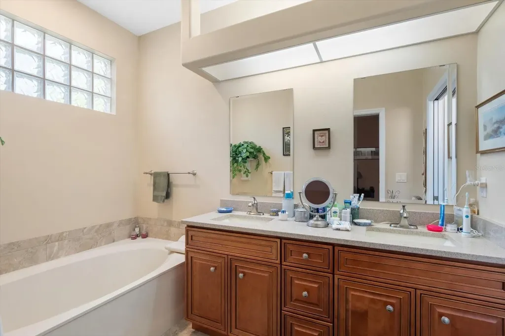 3871 Alamanda Drive Sarasota FL 34238