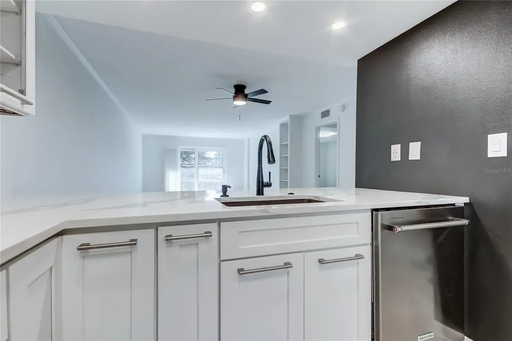 650 Island Way Clearwater Beach FL 33767