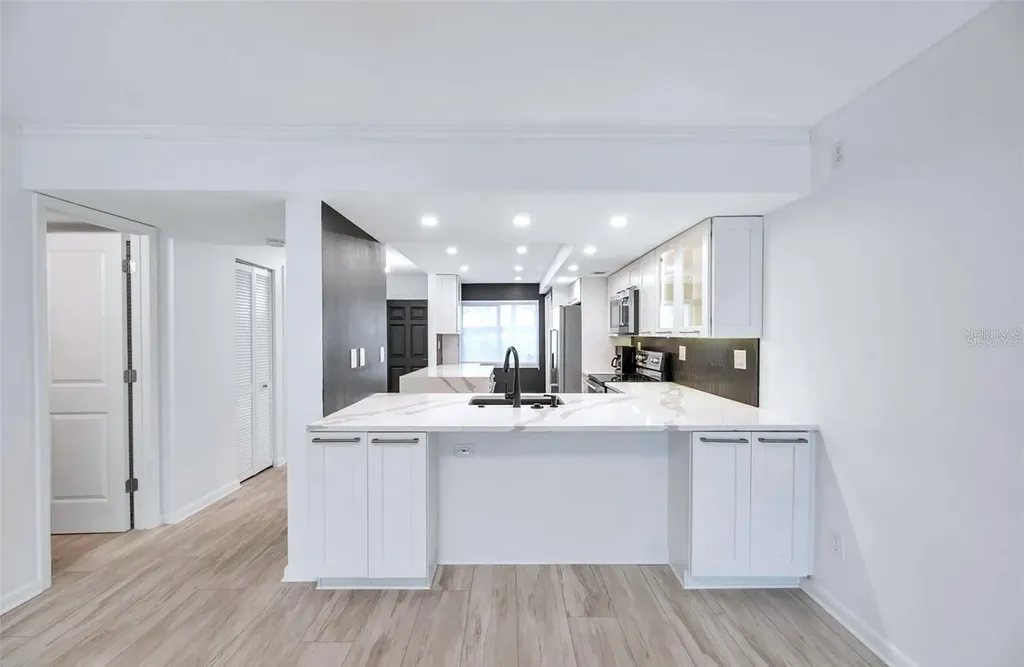 650 Island Way Clearwater Beach FL 33767