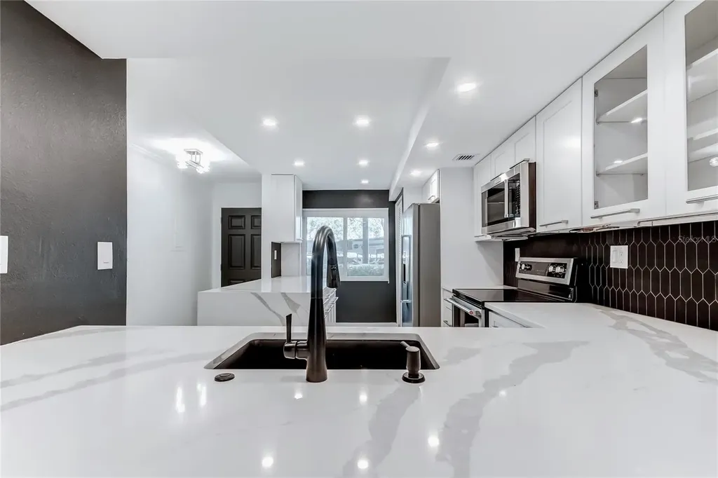 650 Island Way Clearwater Beach FL 33767