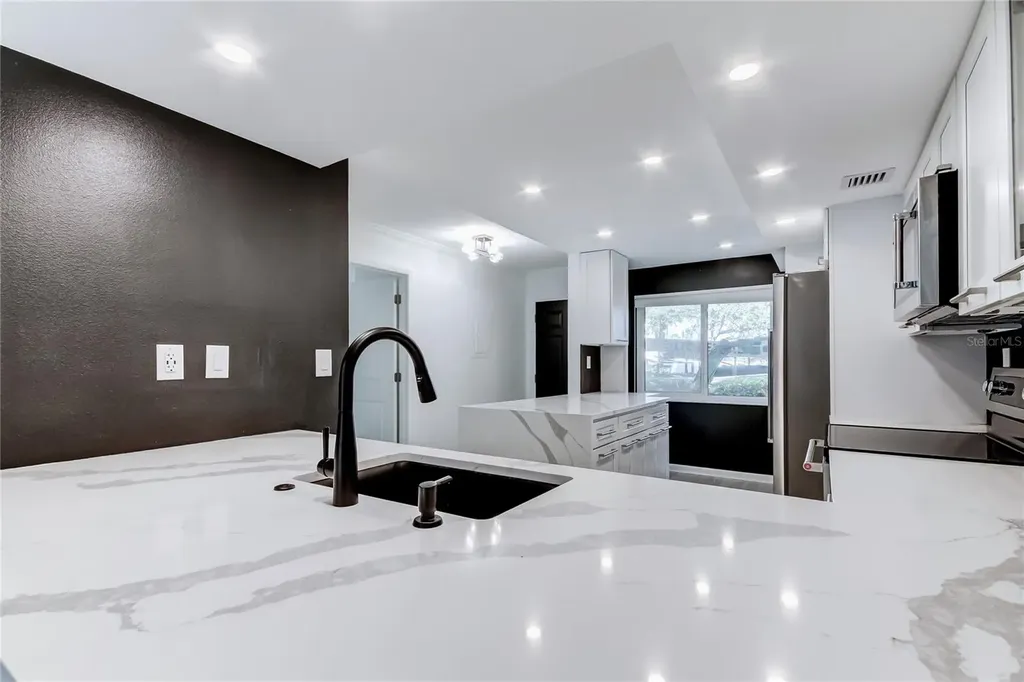 650 Island Way Clearwater Beach FL 33767