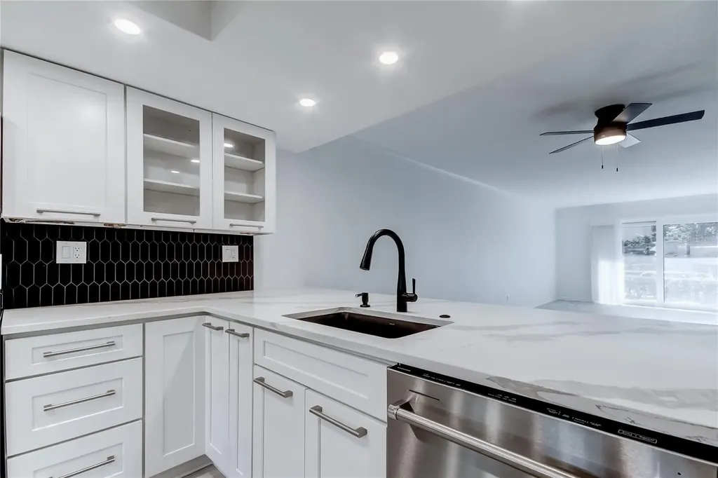 650 Island Way Clearwater Beach FL 33767