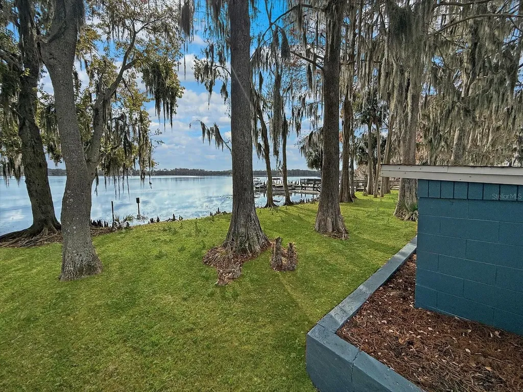 156 Lago Vista Boulevard Casselberry FL 32707