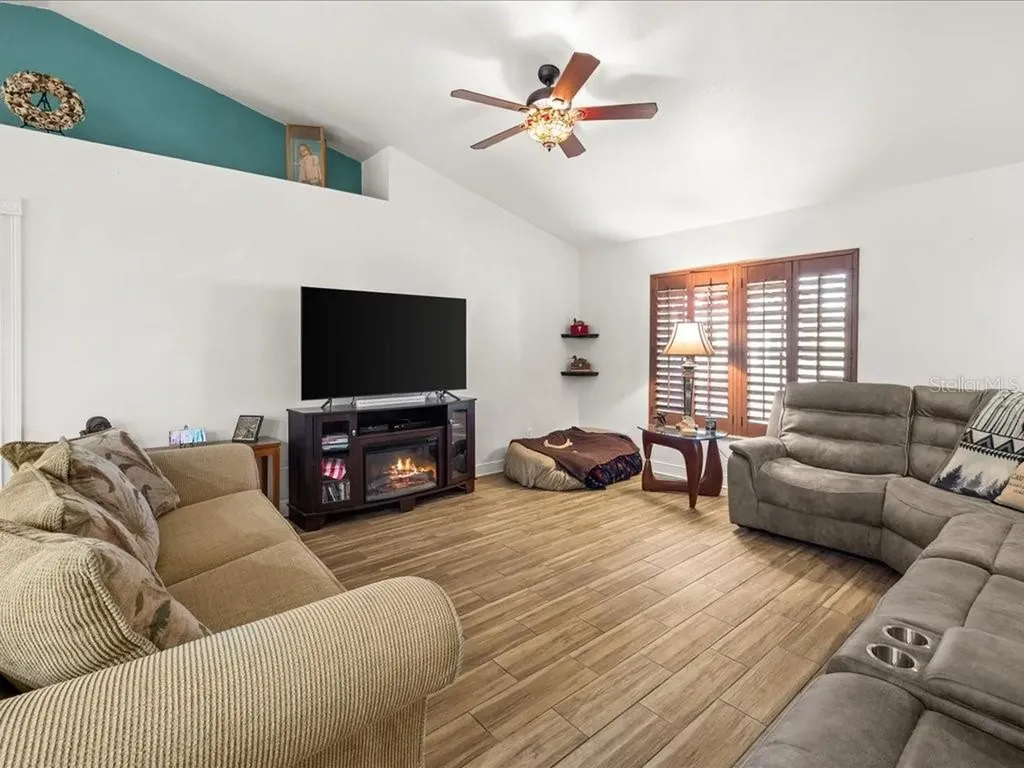 1209 NW 25th Place Cape Coral FL 33993