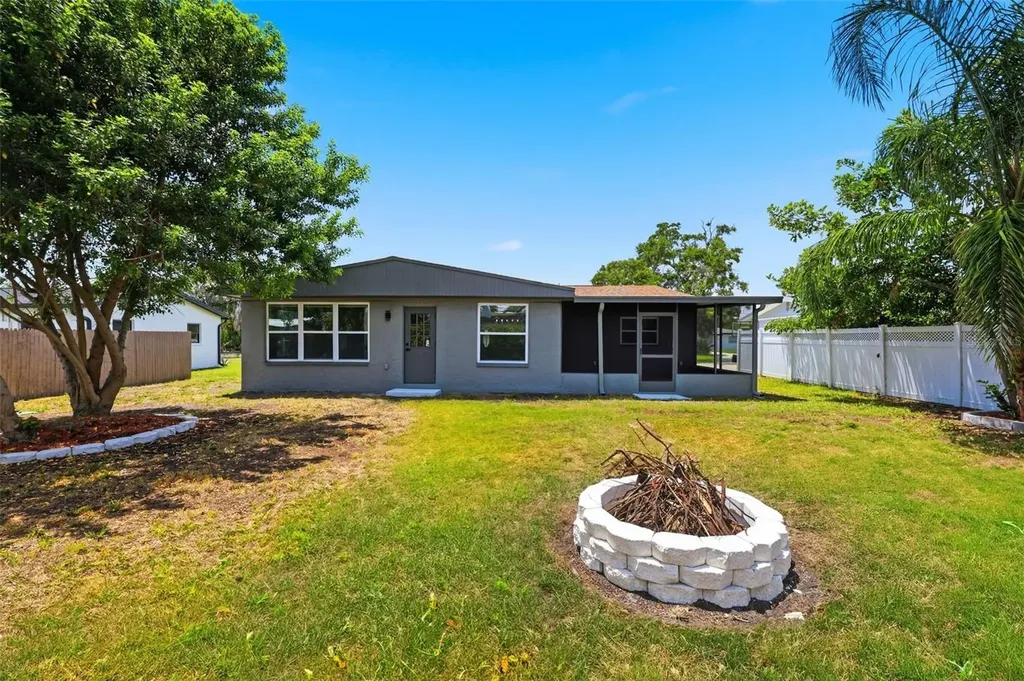 4435 Huntington Street NE St Petersburg FL 33703