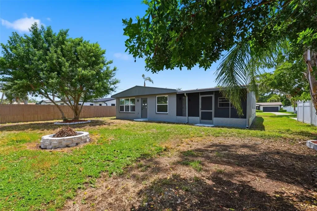 4435 Huntington Street NE St Petersburg FL 33703