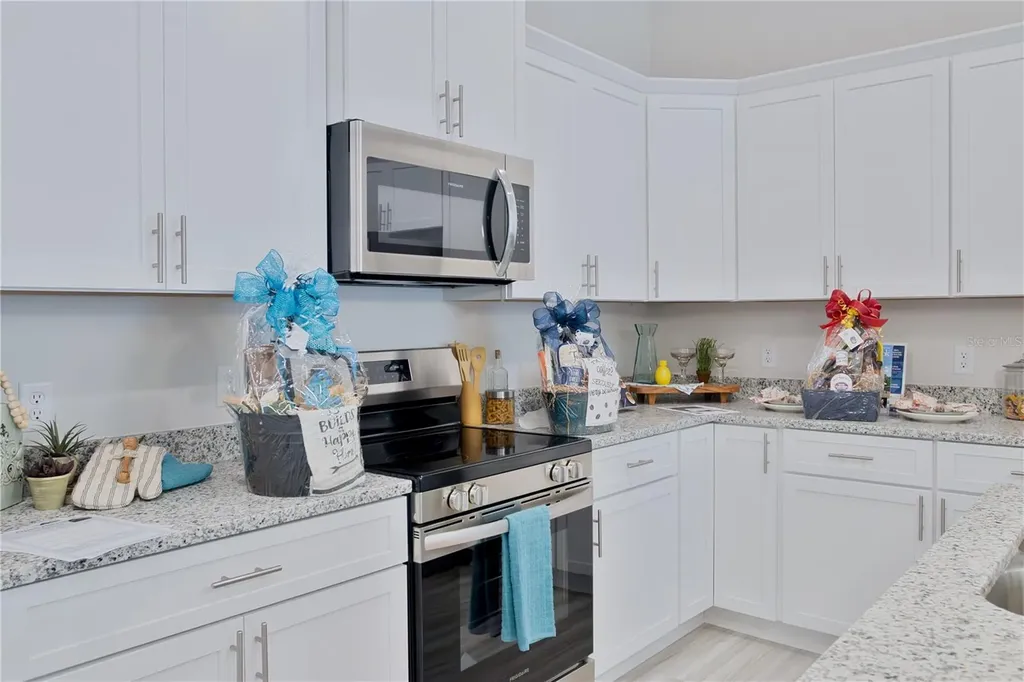 1904 N Roberts Trail Bell FL 32619