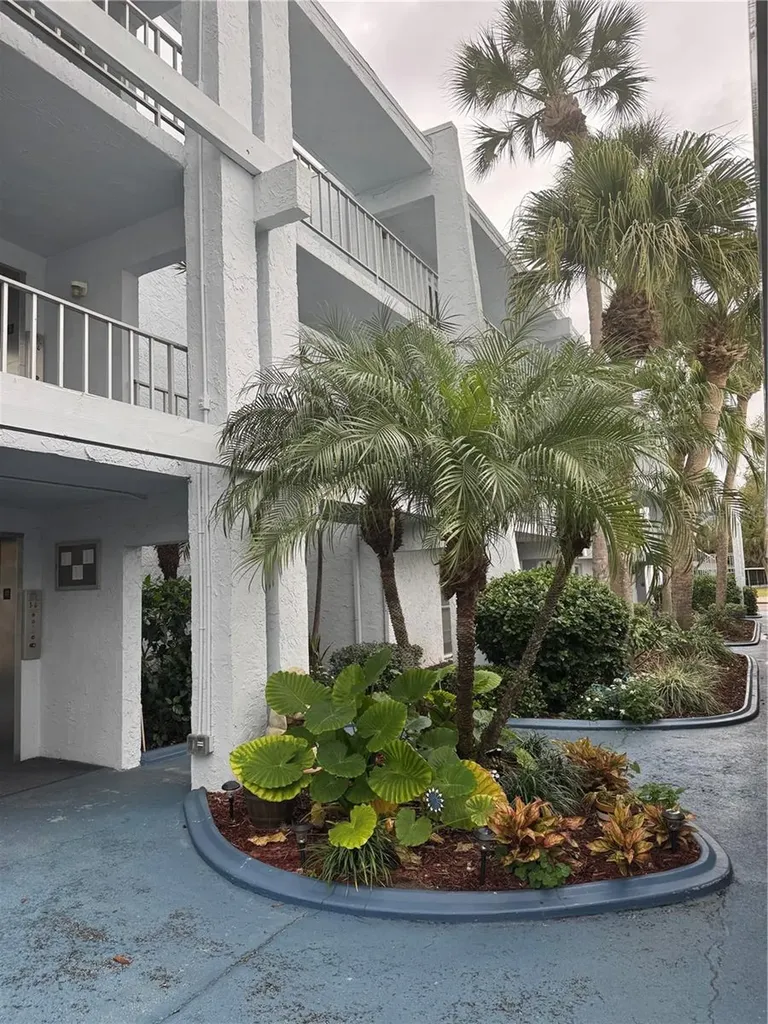 225 Country Club Drive Largo FL 33771