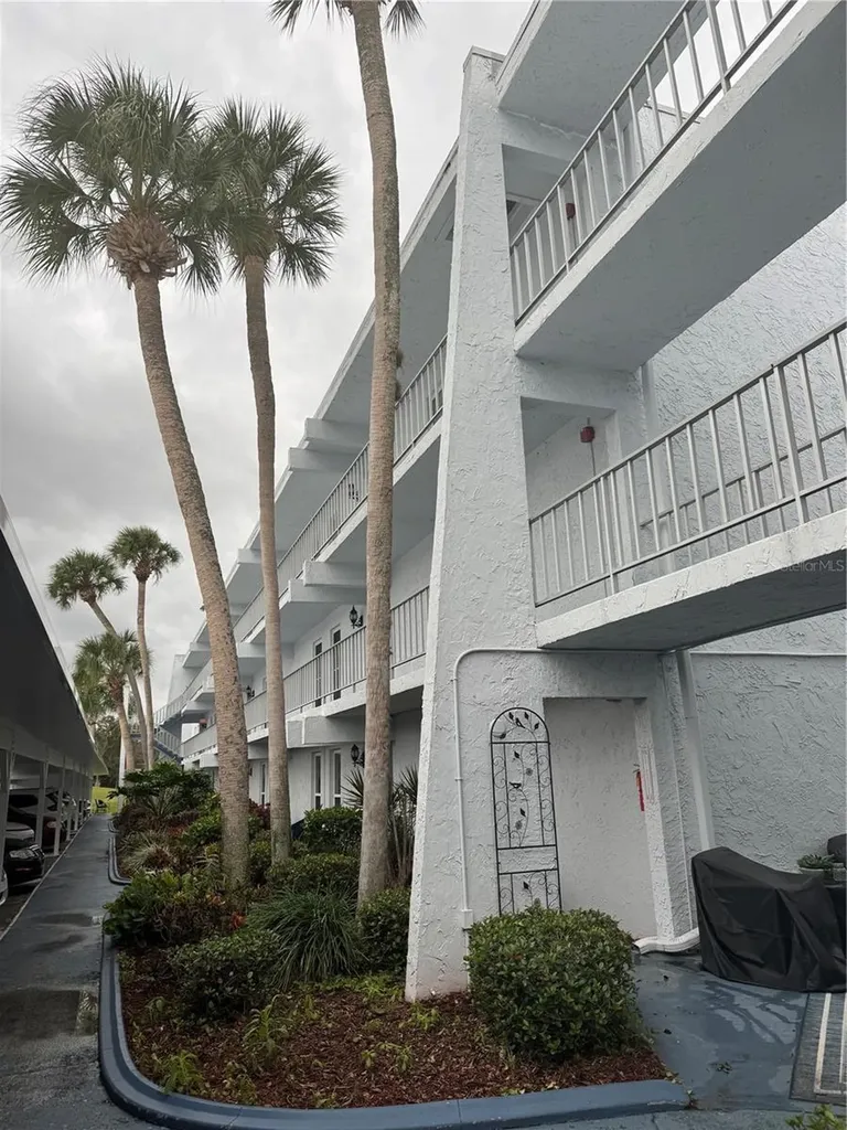 225 Country Club Drive Largo FL 33771