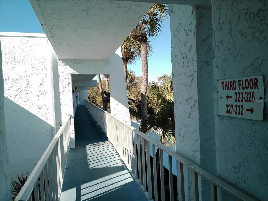 225 Country Club Drive Largo FL 33771