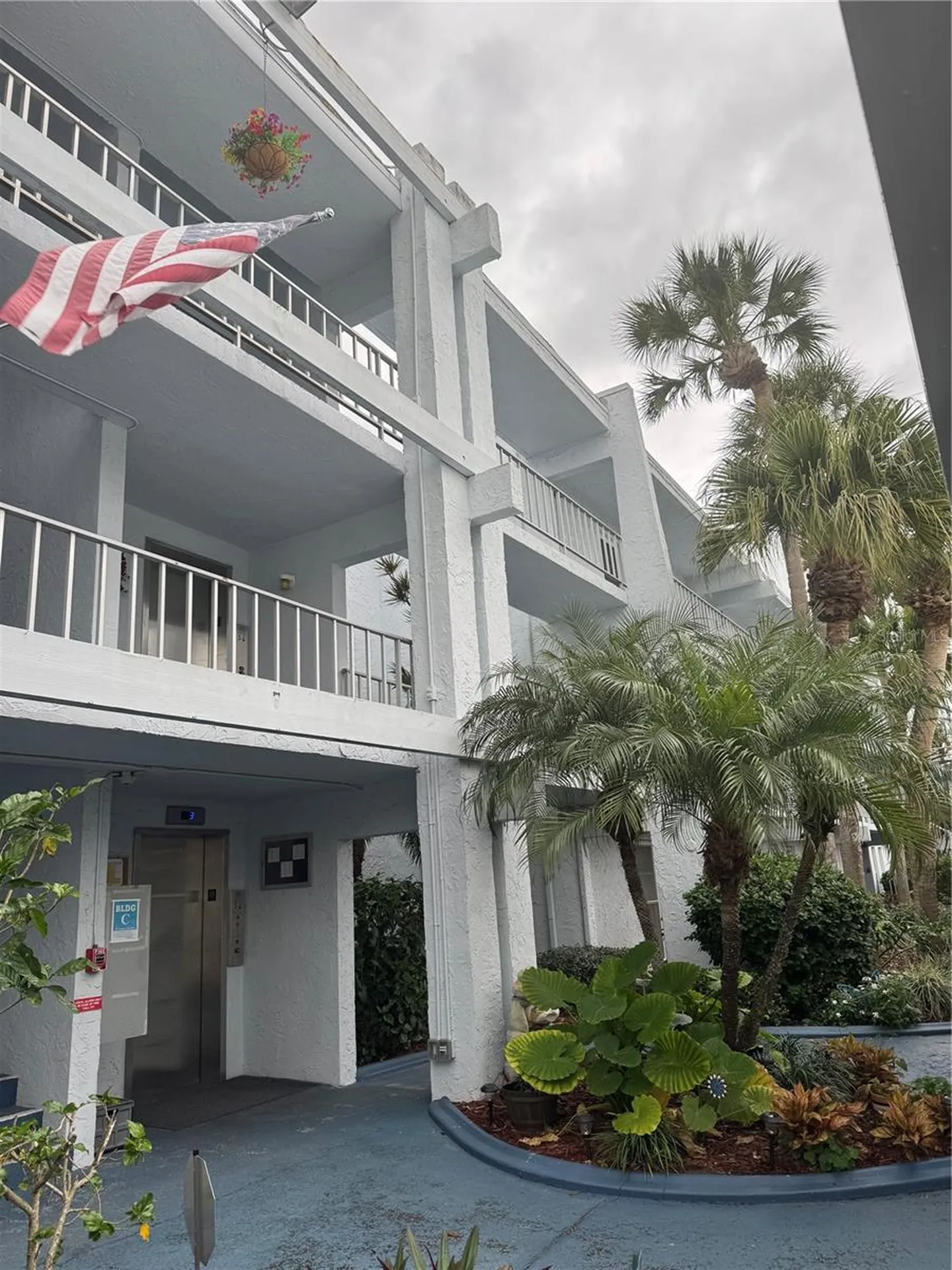 225 Country Club Drive Largo FL 33771