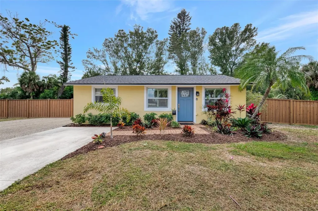 205 Avenida De Bahia Nokomis FL 34275