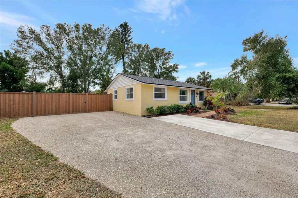 205 Avenida De Bahia Nokomis FL 34275
