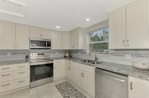 205 Avenida De Bahia Nokomis FL 34275