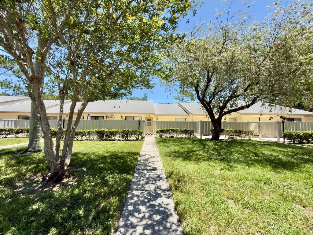 1333 Shady Pine Way Tarpon Springs FL 34688