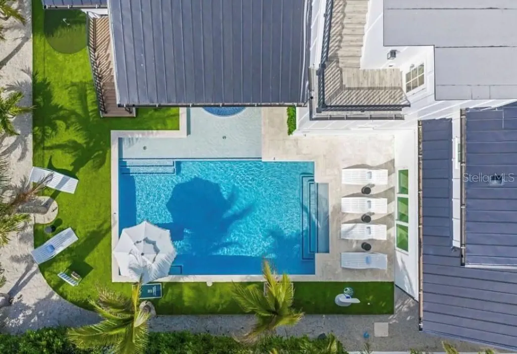 2175 Avenue A Bradenton Beach FL 34217