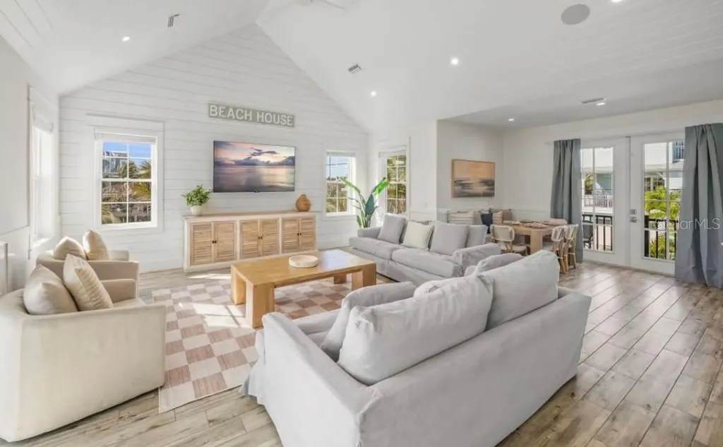2175 Avenue A Bradenton Beach FL 34217