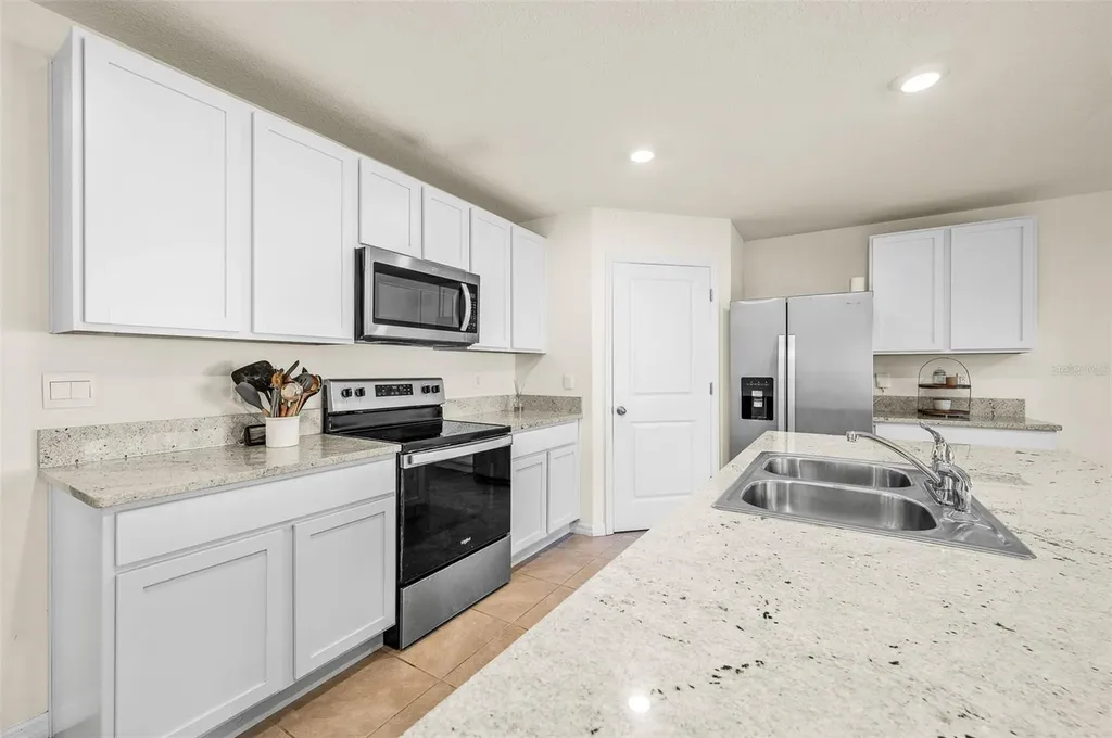 2181 NW 247th Drive Newberry FL 32669
