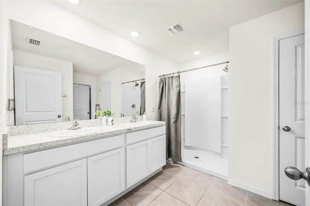 2181 NW 247th Drive Newberry FL 32669
