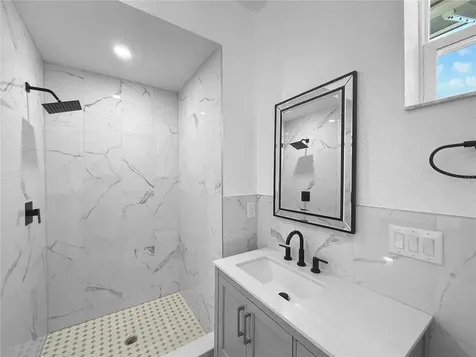 5010 Lahaina Drive Sarasota FL 34232