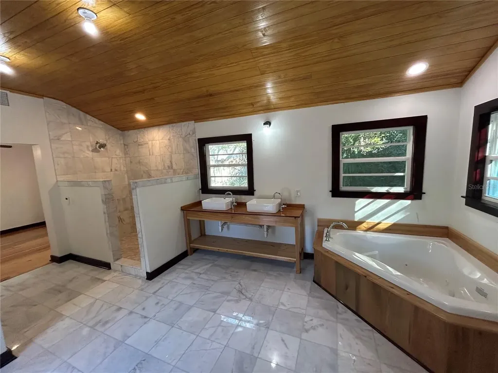 1027 NW 11th Avenue Gainesville FL 32601