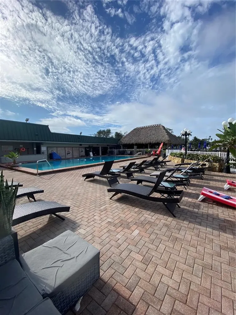 7150 N Tamiami Trail Sarasota FL 34243