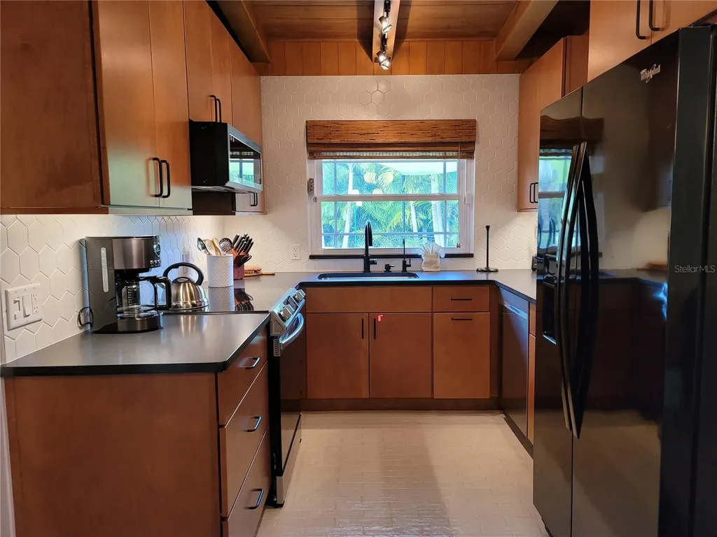 8010 Marina Drive Holmes Beach FL 34217